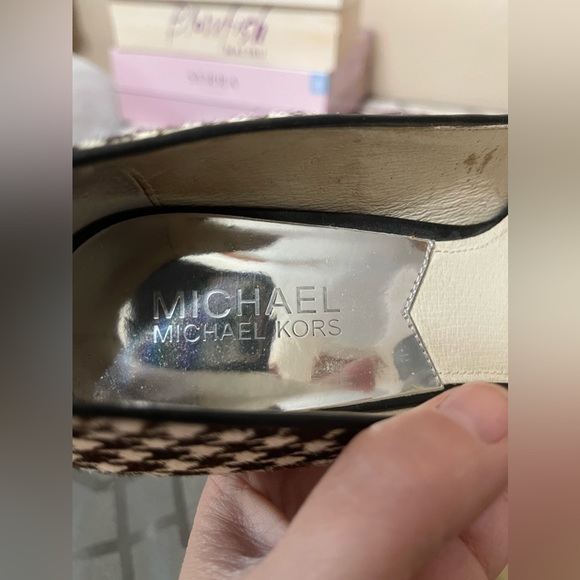Michael Michael Kors heels. Houndstooth print. - Picture 5 of 17